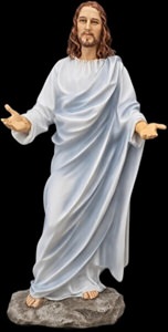 Jesus Kristus figur med åbne arme på stenbase